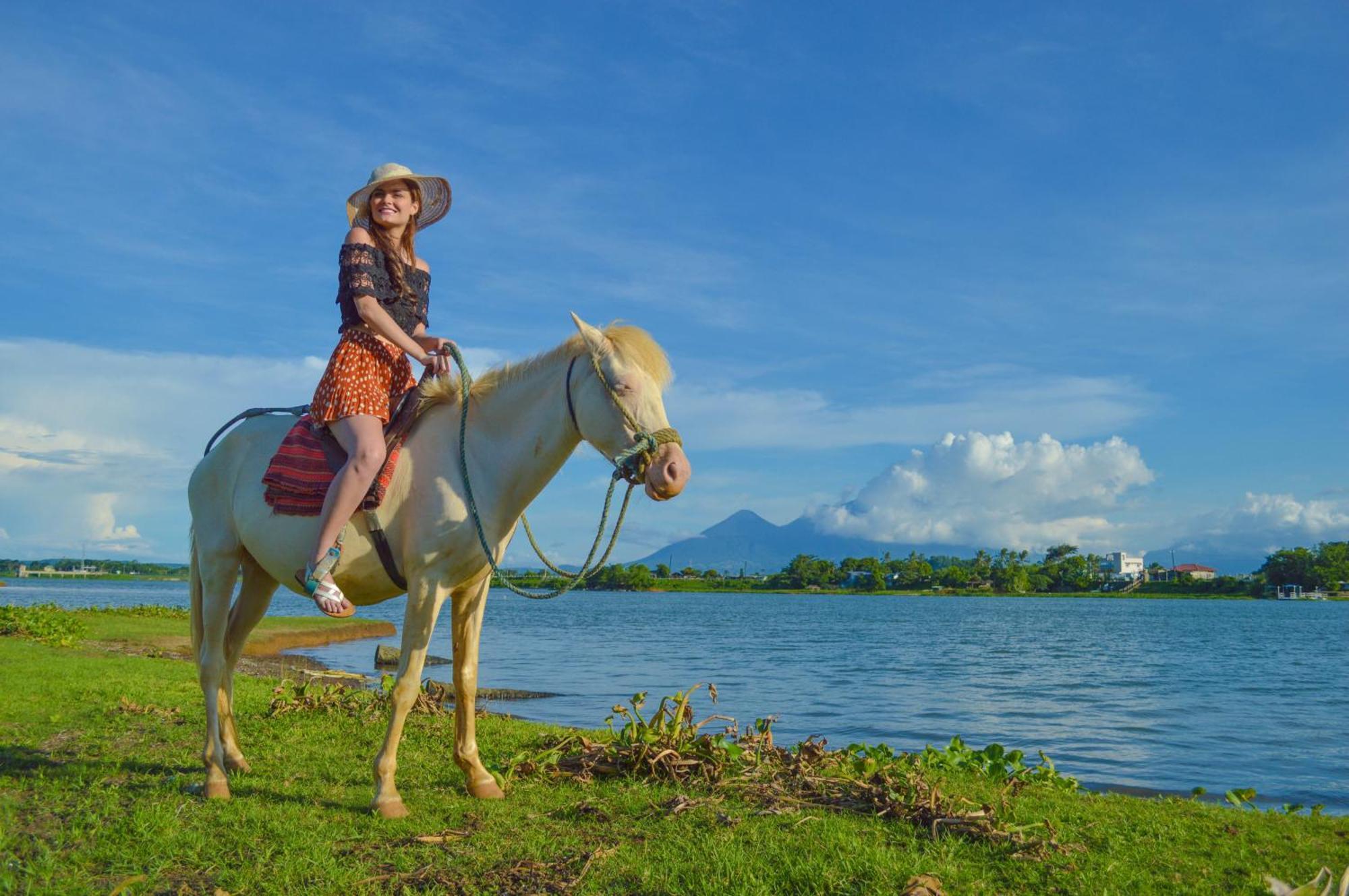 Caliraya Resort Club Lumban Eksteriør billede